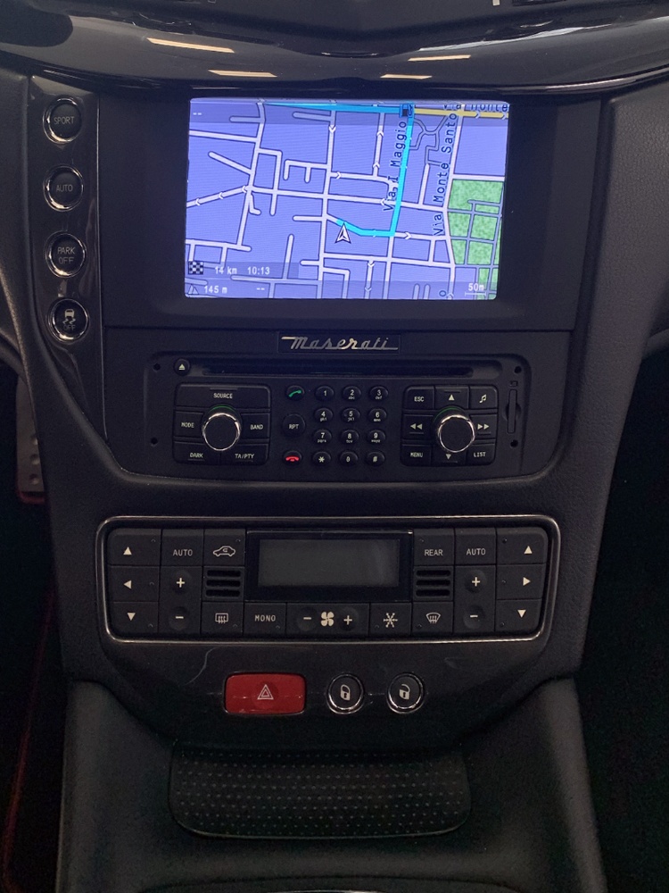 OD Service srl - Progetti Speciali: Installazione iPad su Maserati GranCabrio