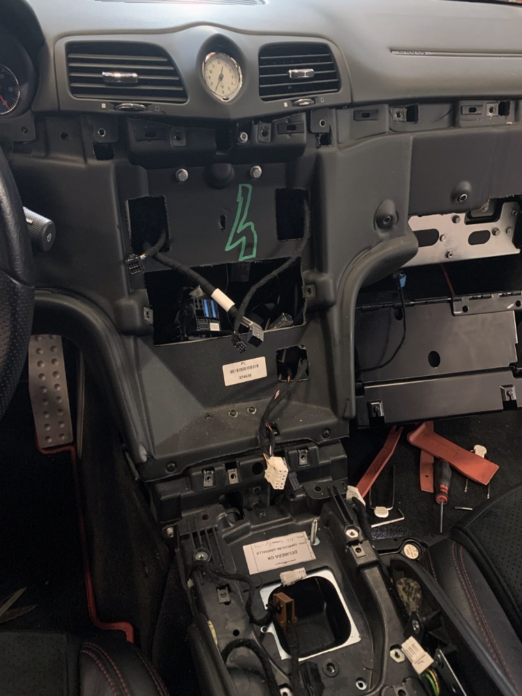 OD Service srl - Progetti Speciali: Installazione iPad su Maserati GranCabrio