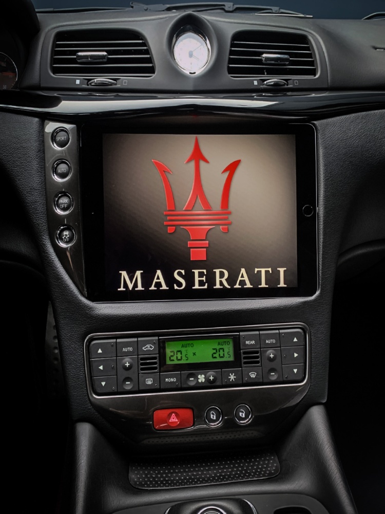 OD Service srl - Progetti Speciali: Installazione iPad su Maserati GranCabrio